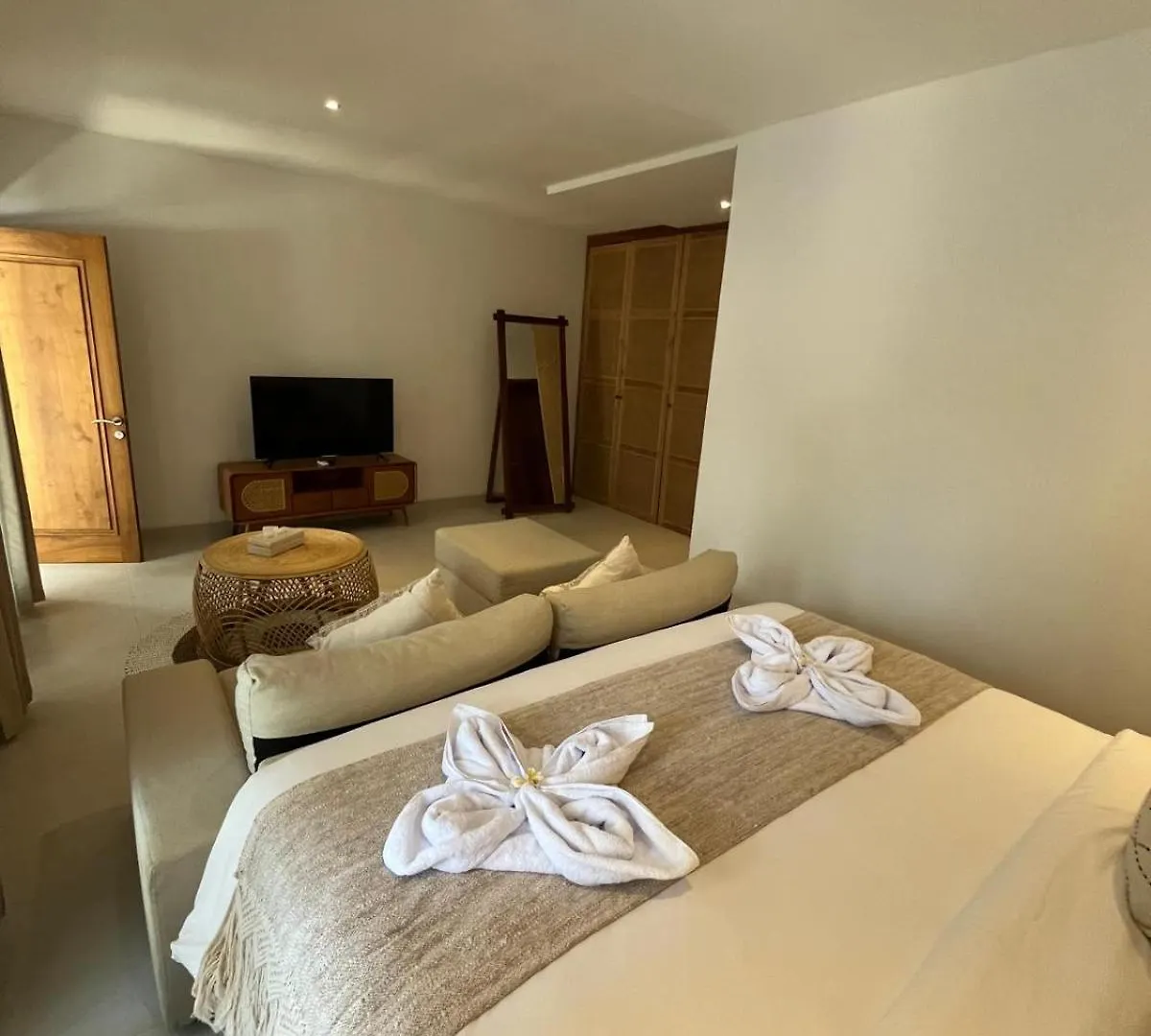 New Peaceful 4 Master Bdrm Suites Villa Legian Kuta   Kuta (Bali)
