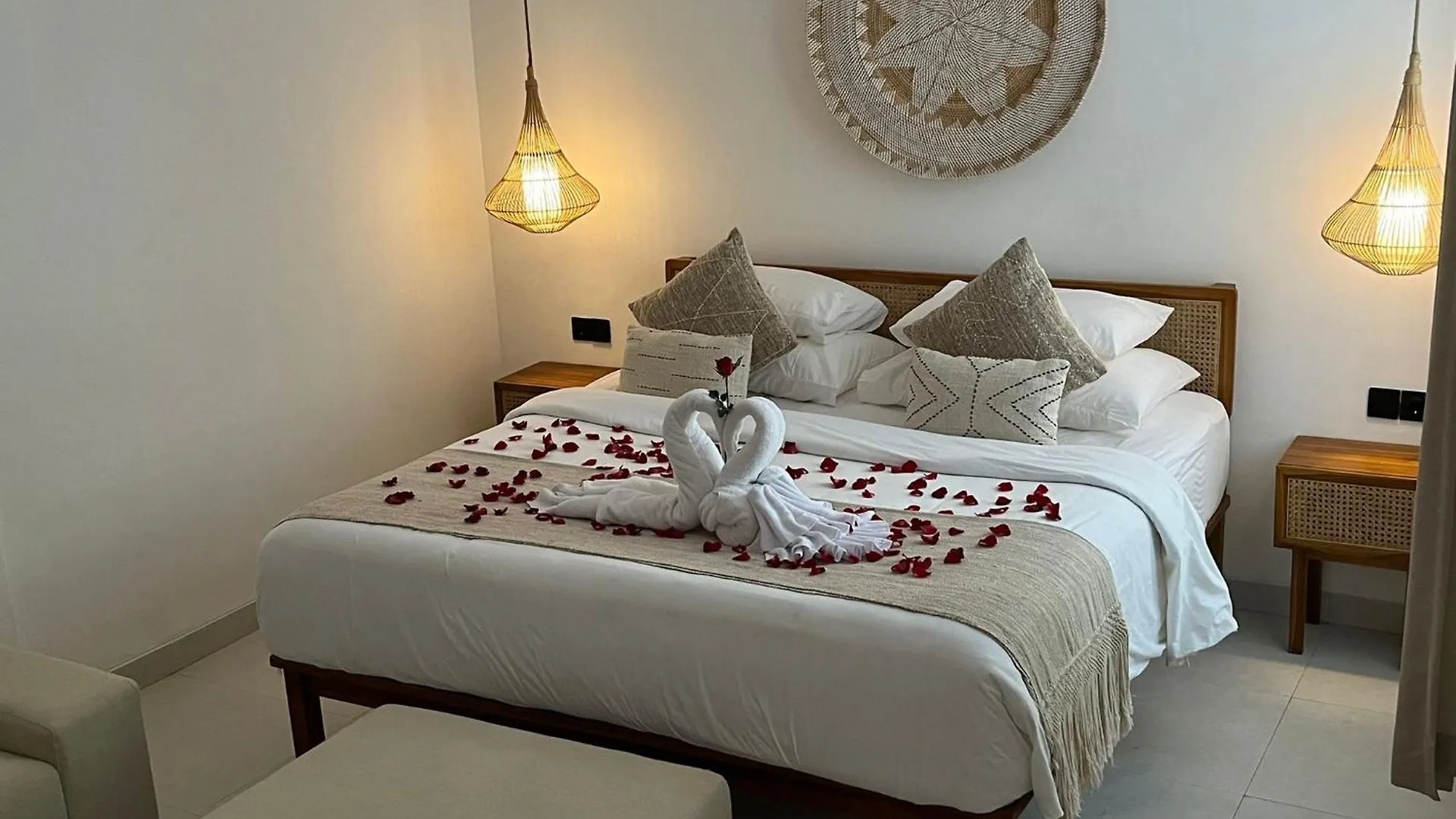 New Peaceful 4 Master Bdrm Suites Villa Legian Kuta