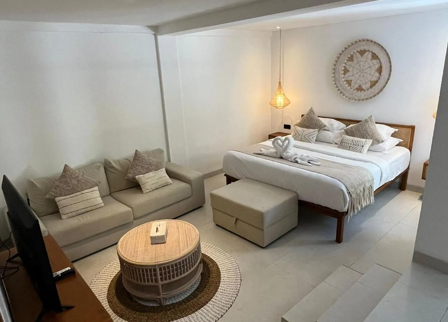 New Peaceful 4 Master Bdrm Suites Villa Legian Kuta