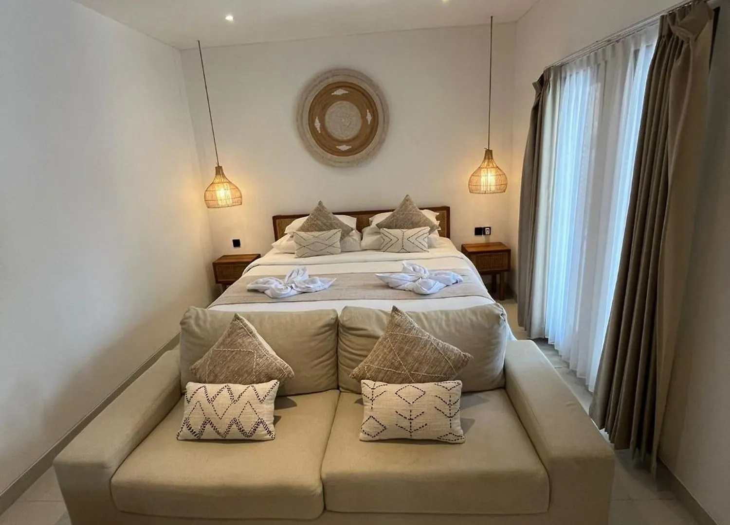 New Peaceful 4 Master Bdrm Suites Villa Legian Kuta