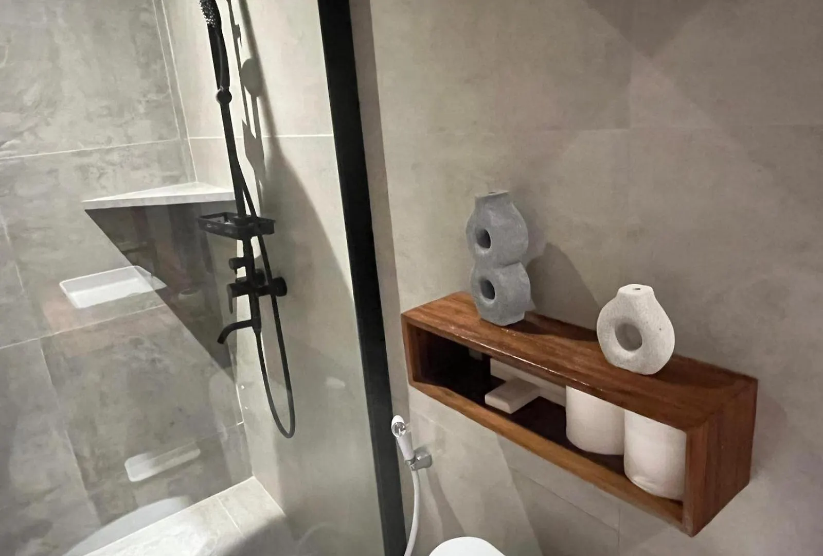 New Peaceful 4 Master Bdrm Suites Villa Legian Kuta