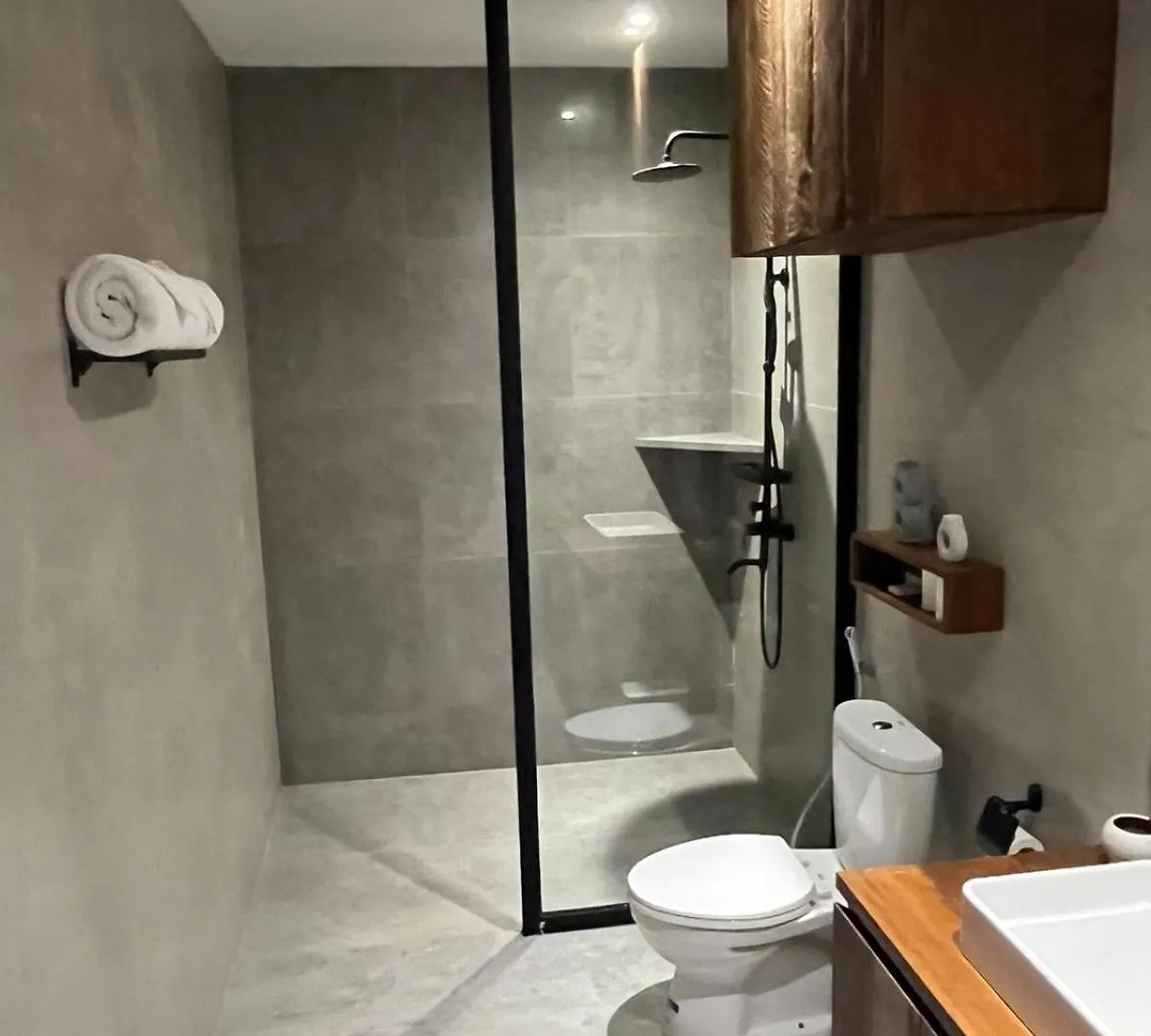 New Peaceful 4 Master Bdrm Suites Villa Legian Kuta  Kuta (Bali)
