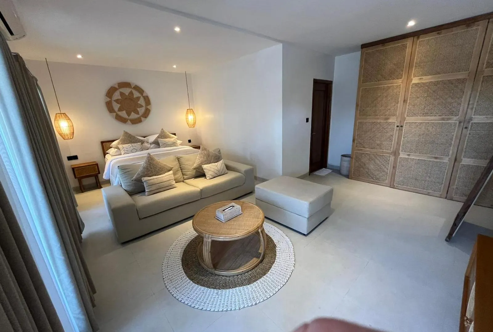 New Peaceful 4 Master Bdrm Suites Villa Legian Kuta  Kuta (Bali)