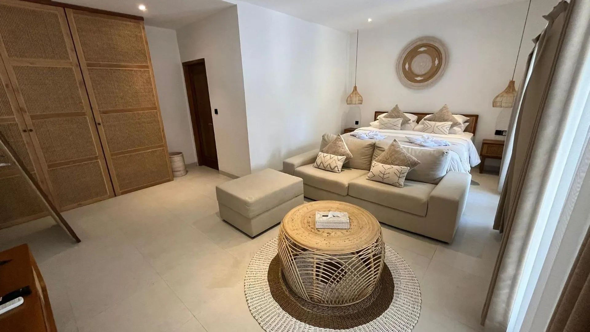 New Peaceful 4 Master Bdrm Suites Villa Legian Kuta