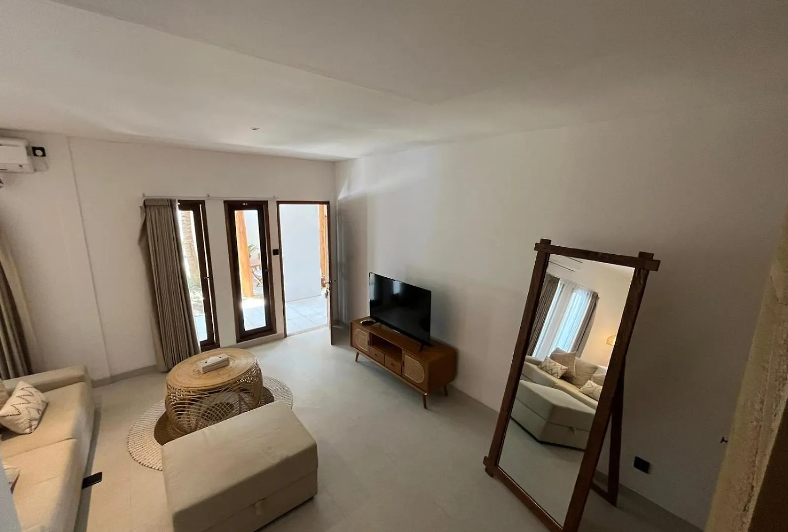 New Peaceful 4 Master Bdrm Suites Villa Legian Kuta