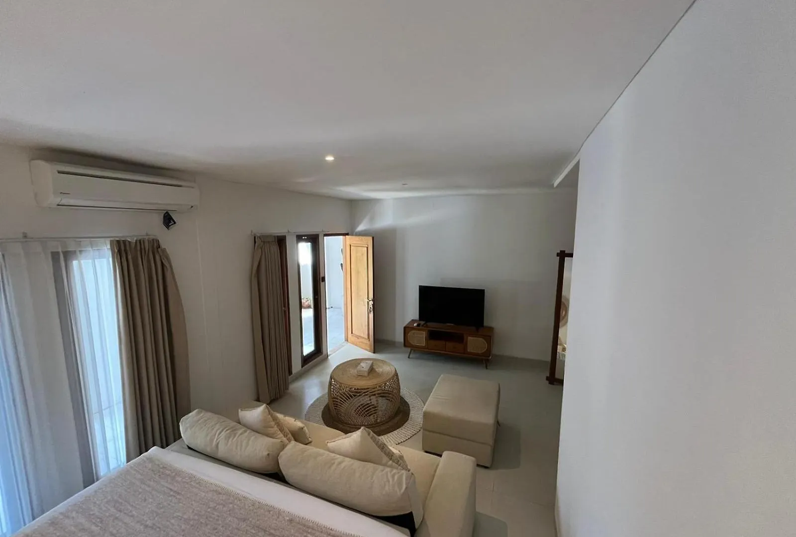 New Peaceful 4 Master Bdrm Suites Villa Legian Kuta