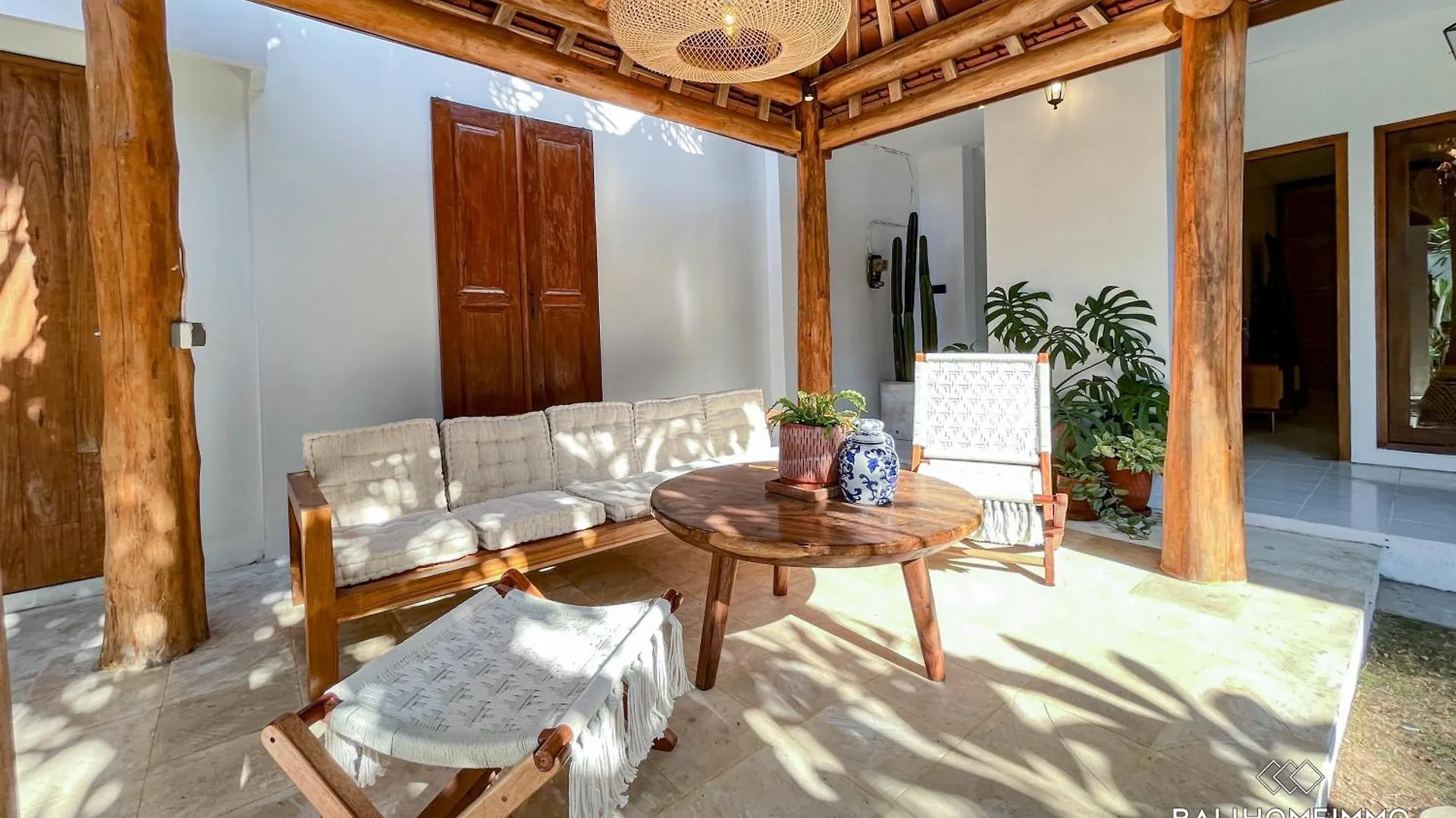 New Peaceful 4 Master Bdrm Suites Villa Legian Kuta